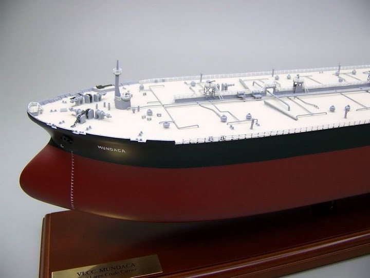 大型オイルタンカー ムンダカ号(MUNDACA OIL-TANKER）精密模型完成品。精密貨客船模型完成品台座付の製作と通販専門店 ウッドマンクラブ 木製ハンドメイド船舶模型「オイルタンカー ムンダカ号」を通販で販売中